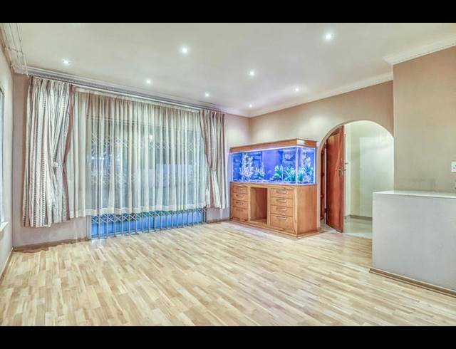 4 BEDROOM HOUSE FOR SALE IN GLENVISTA